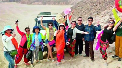 الداخلية: إنقاذ 11 صيني ضلوا طريق العودة أثناء رحلة سفاري بصحراء الفيوم