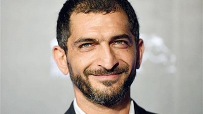 بلاغ لنيابة أمن الدولة ضد عمرو واكد بتهمة احتجاز مواطن وصعقه بالكهرباء وهتك عرضه