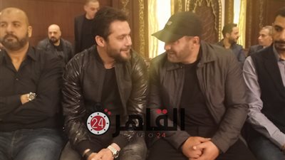 السقا وياسمين صبري في عزاء والدة أحمد صلاح حسني و”حماة” أمير كرارة (صور)