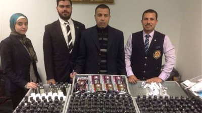 جمارك برج العرب تحبط تهريب كمية من الأدوية البشرية ومستحضرات التجميل (صور)