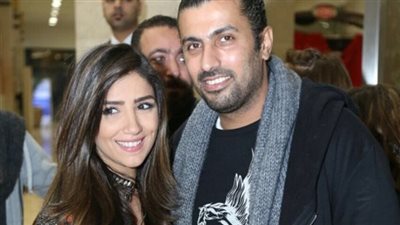 “اترفض وردوله شبكته”.. قصة محمد سامي ومي عمر من “الفريندزون” للجواز (فيديو)