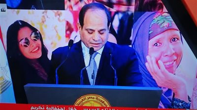 «السيسي»لمواطنة عن غلاء الأسعار: “الحاجة الغالية ما تشتروهاش”