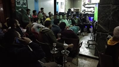 زحام شديد علي المقاهي لمتابعة مبارة القمة 117 (صور)