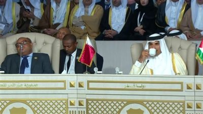 أول تعليق من أمير قطر عقب مغادرته القمة العربية بتونس