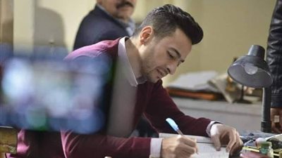 حمادة هلال يدخل الديكور الشعبي في «ابن أصول»