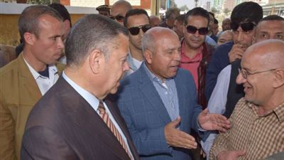 في وجود المحافظ.. كامل الوزير يبدي استياءه من عدم تجديد لافتات محطة بني سويف