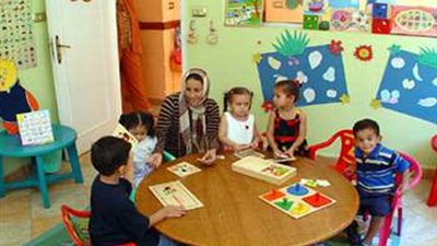 مديرة دار أيتام تبكي على الهواء.. تعرف على السبب (فيديو)