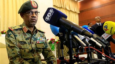 وزير الدفاع السوداني: نعتذر عن وقوع قتلى وحدوث أعمال عنف