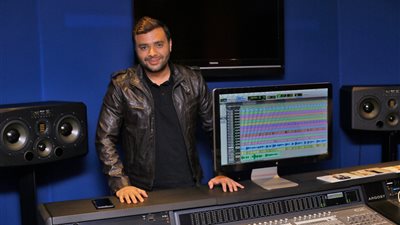 جامعة عين شمس تستقبل رامي صبري لأول مرة (صورة)