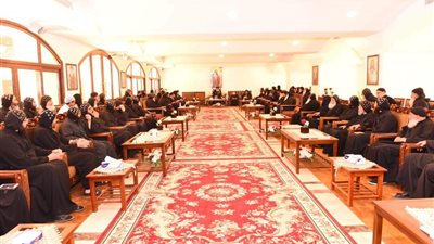 في أول زيارة.. ماذا دار بين البابا تواضروس والرهبان والخليفة المحتمل لـ”أبيفانيوس”؟! (صور)