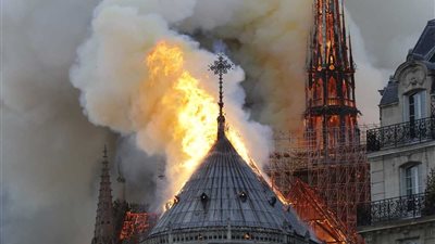 قصة فيلم تنبأ بحريق نوتردام.. الكنيسة ستختفي يومًا (صور)