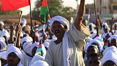 “تجمع المهنيين” بالسودان يطالب بحل مؤسسات النظام السابق وتشكيل مجلس سيادي مدني