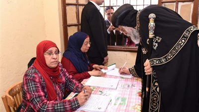 أول تعليق من البابا تواضروس على “موظفة” لجنة الاستفتاء