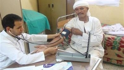 الداخلية توقع الكشف الطبى على عدد من المواطنين وتصرف الأدوية اللازمة لهم بالمجان