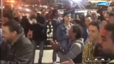 شاهد.. احتفالات فى ميدان التحرير فرحاً بإعلان نتيجة الاستفتاء (فيديو)