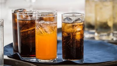 احذر .. كوب “حاجه ساقعة” يصيبك بالتسمم بعد الفسيخ والرنجة (فيديو)