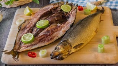 متى يتوقف المصريون عن تناول الفسيخ والرنجة؟