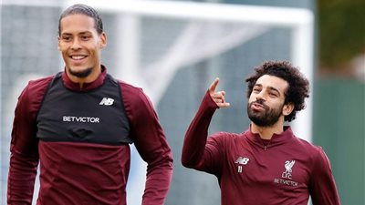 محمد صلاح يهنئ نجم ليفربول بعد فوزه بلقب أفضل لاعب بالدوري الإنجليزي (صورة)