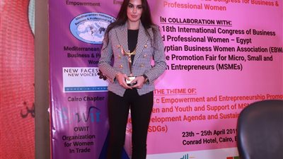 ياسيمن صبري تسترجع ذكرياتها في حملة “انتي الأهم” (صور)