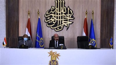 في اجتماع متابعة مشروعات حياة كريمة .. محافظ أسوان يؤكد على الإسراع بمعدلات التنفيذ 