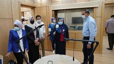 رئيس جامعة سوهاج يتفقد الاستعدادات النهائية لافتتاح ستوديو قسم الإعلام 