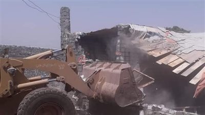 ازالة 3 حالات تعدي علي الأراضي الزراعية بالمنيا