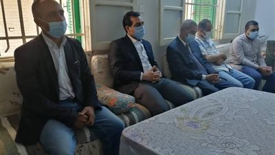 نائب محافظ قنا يقدم واجب العزاء لأسرة شهيد نقادة ضحية أتوبيس أسيوط (صور)