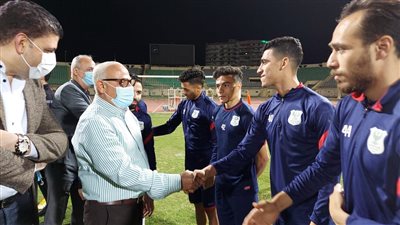 محافظ بورسعيد يشهد مران المصري ويطالب اللاعبين بمواصلة الانتصارات (صور) 