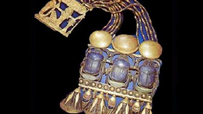 مصدر يكشف عدد قلادات توت عنخ آمون بالمتحف المصري الكبير (خاص)