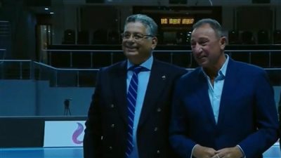 عضو اتحاد اليد يهنئ الزمالك بلقب الدوري في حضور الخطيب