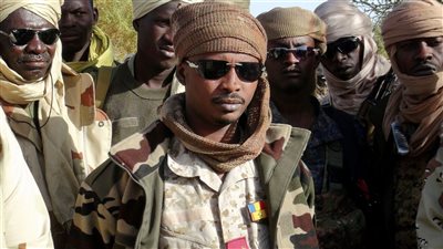 المتمردون يهددون بإقالة نجل الرئيس التشادي بعد ساعات من تنصيبه 