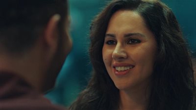 ياسمين رئيس ترفض تقبيل عمرو سعد في 