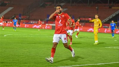 الشوط الأول.. الأهلي يتعادل إيجابيًا أمام سموحة 