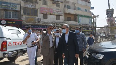 محافظ القليوبية يتفقد أعمال استكمال تشجير كورنيش النيل بمدينة بنها (صور) 