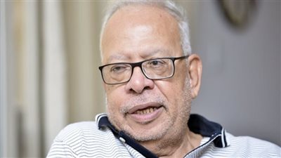 نجل السيناريست مصطفى محرم يطلب الدعاء لوالده بعد نقله للعناية المركزة