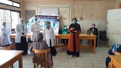 طالبات كلية تمريض الأزهر يقدون حملات توعوية للوقاية من فيروس كورونا 