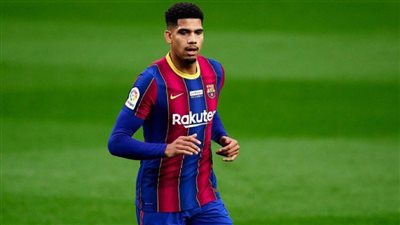 أراوخو: ميسي دائمًا يقول لي اذهب إلى تلك المنطقة