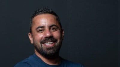 علي غلموش مديرًا لأعمال 