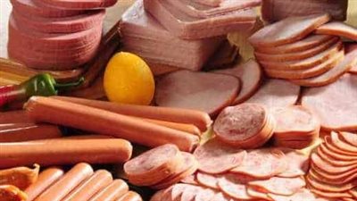 لأنها تدمر المناعة.. استشاري طب أطفال ينصح الأمهات بالحذر من اللحوم المصنعة 