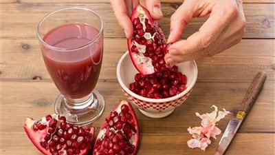 كوب عصير رمان يوميًا يعالج العديد من الأمراض ويسيطر على العطش