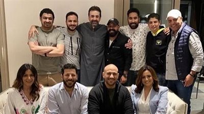 هاني سرحان مع كريم عبد العزيز وأحمد مكي في إفطار الاختيار 2