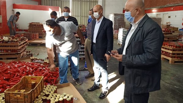 غلق مصنع وضبط أطنان