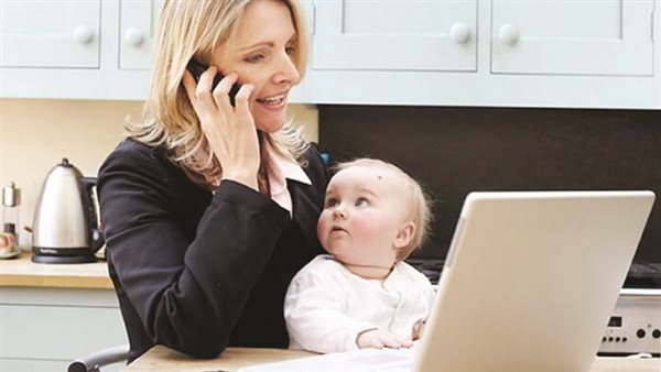  الأم العاملة 