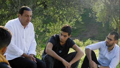 عمرو خالد: قلل معاناتك وآلامك وتغلب على مصائب الحياة بالتسليم لله (فيديو)