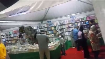 حضور مميز للجمهور في معرض فيصل للكتاب (صور)