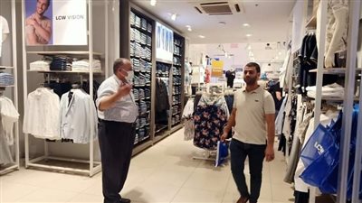 استمرار حملات متابعة تطبيق الإجراءات الاحترازية والمواعيد الصيفية للمحلات بأسيوط