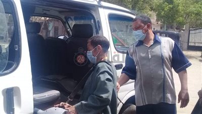 لمنع انتشار كورونا.. رش وتطهير مواقف السيارات والمنشآت الخدمية بمركز ملوي في المنيا (صور)