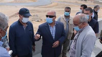 وزير النقل يتابع تنفيذ المرحلة الأولى من مشروع تطوير طريق الصعيد الصحراوي الغربي