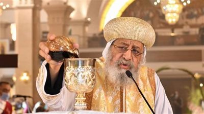 البابا تواضروس يصلي 