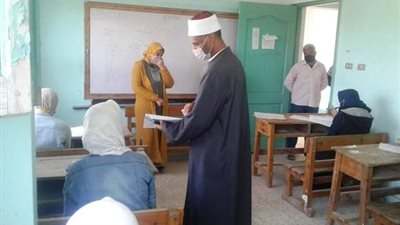 مدير المعاهد الأزهرية يتابع لجان امتحانات الشهادة الابتدائية والنقل الثانوي